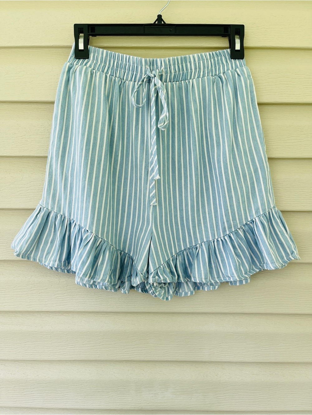 Hayden LA Women's Striped Blue & White Ruffle Hem Shorts Size Small